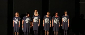 Vilciņu "mammas"_ansambļu vadītājas_Skaidrīte Bulmeistere, Ingūna Gruntmane, Iveta Ustinskova, Edīte Putniņa, Jonita Štoma, Gunta Goiževska